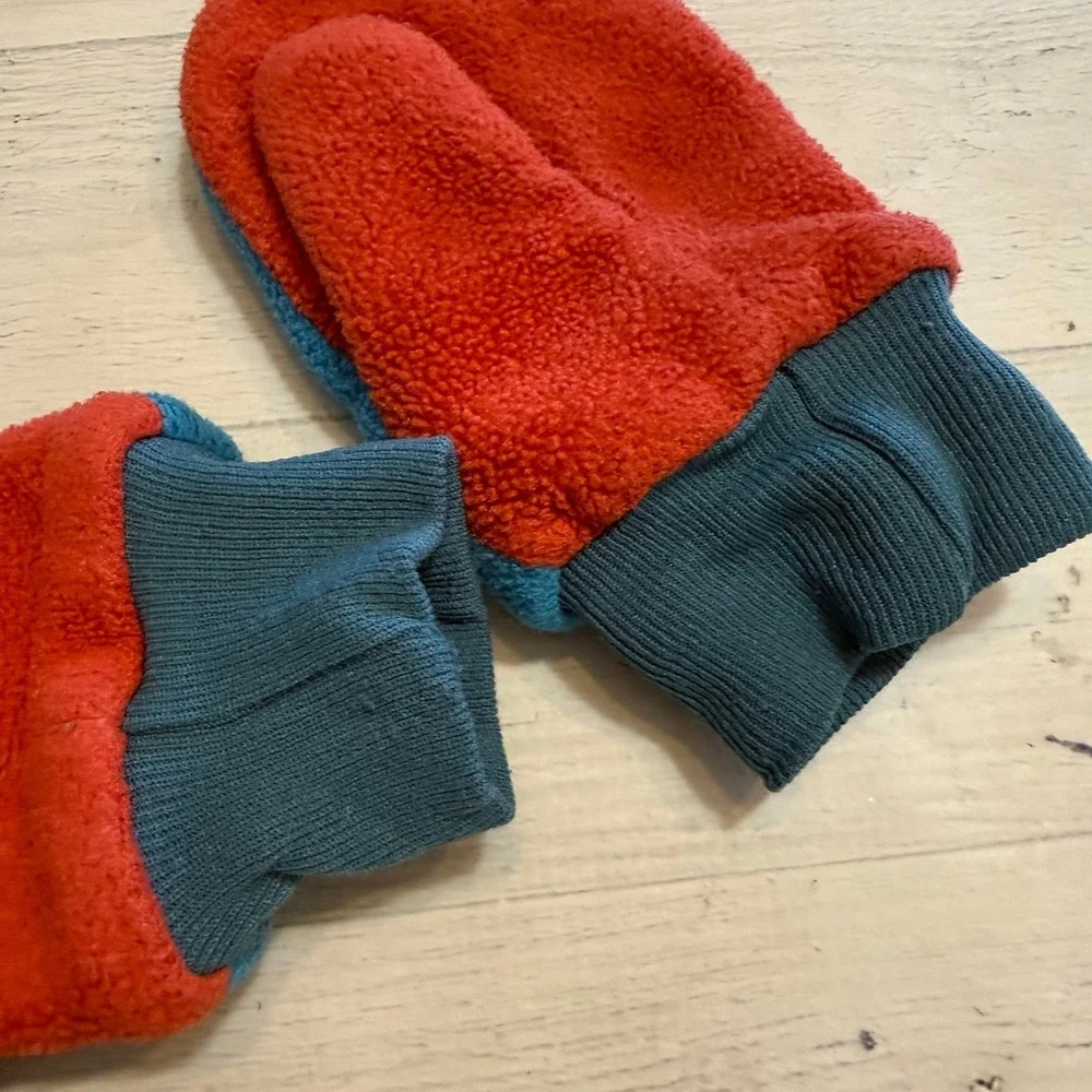 Patagonia baby pita pocket mittens‎ blue and red